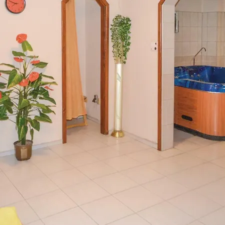 Six Bedroom Holiday In Stará Bystrica