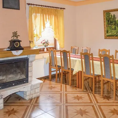 Six Bedroom Holiday In Stará Bystrica