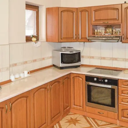 Six Bedroom Holiday In Stará Bystrica