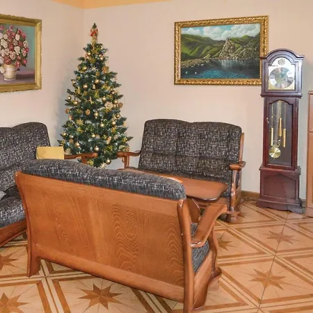 Six Bedroom Holiday In Tatil Evi Stará Bystrica